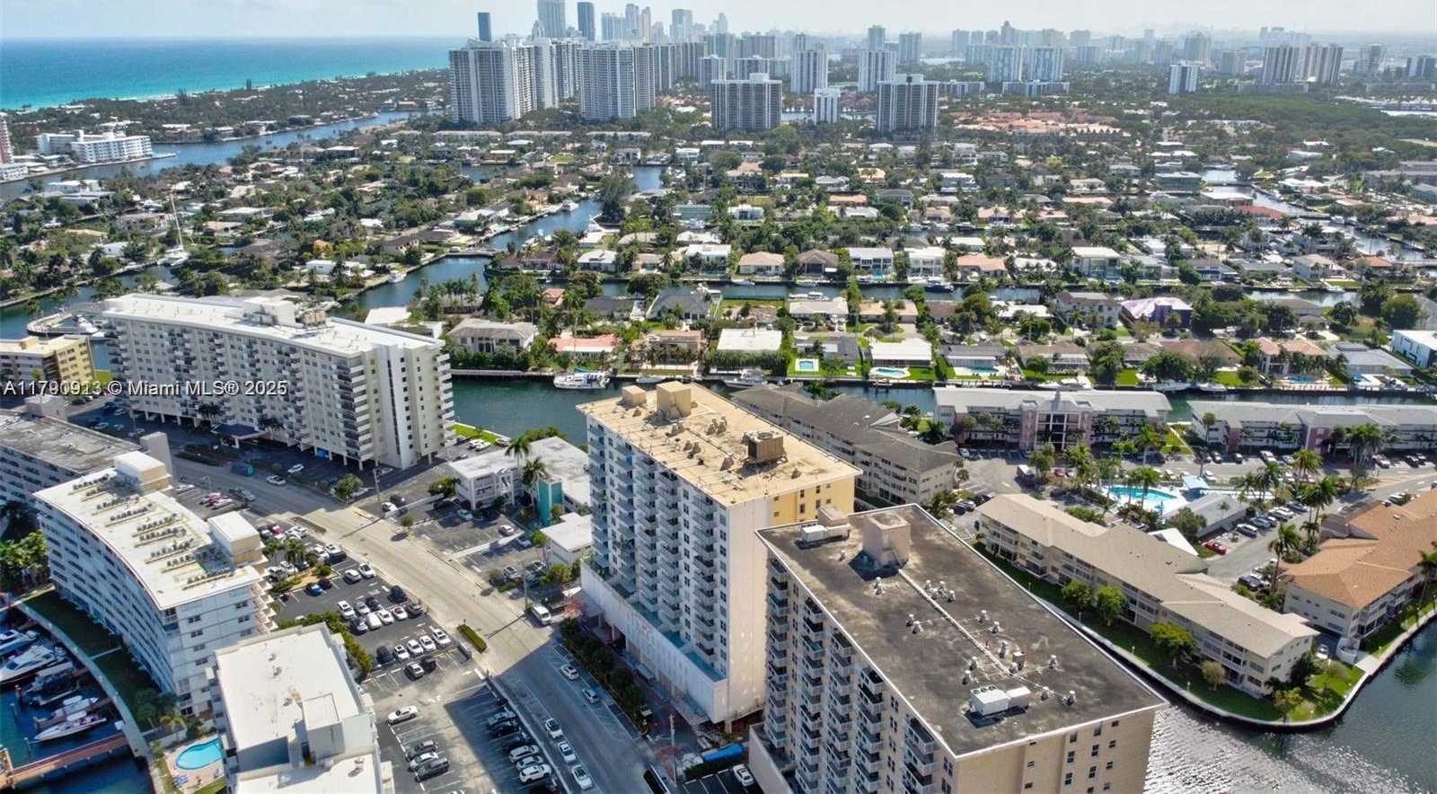 Small Image of 427 GOLDEN ISLES DR #5J, Hallandale Beach Number 39