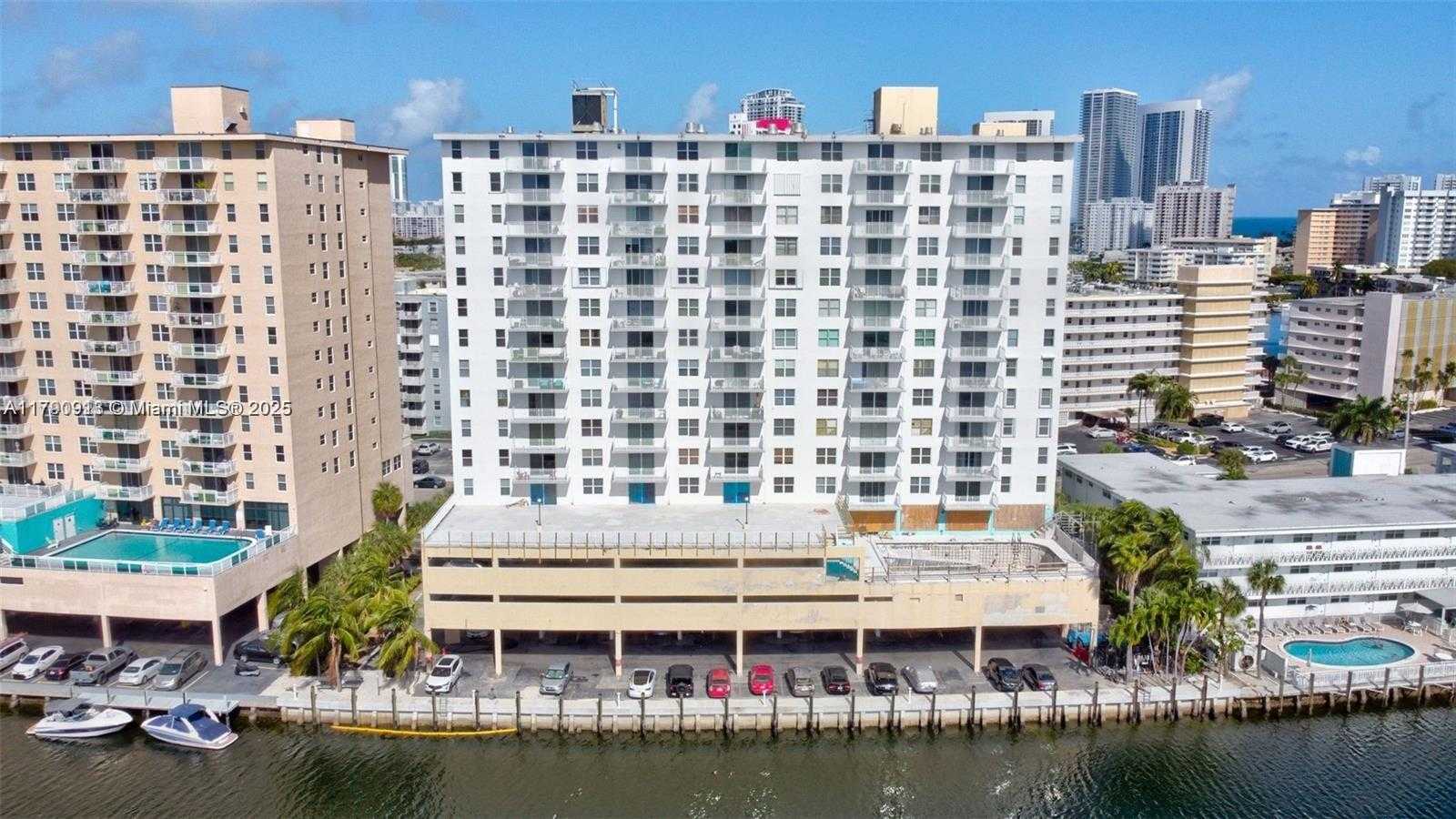 Small Image of 427 GOLDEN ISLES DR #5J, Hallandale Beach Number 40