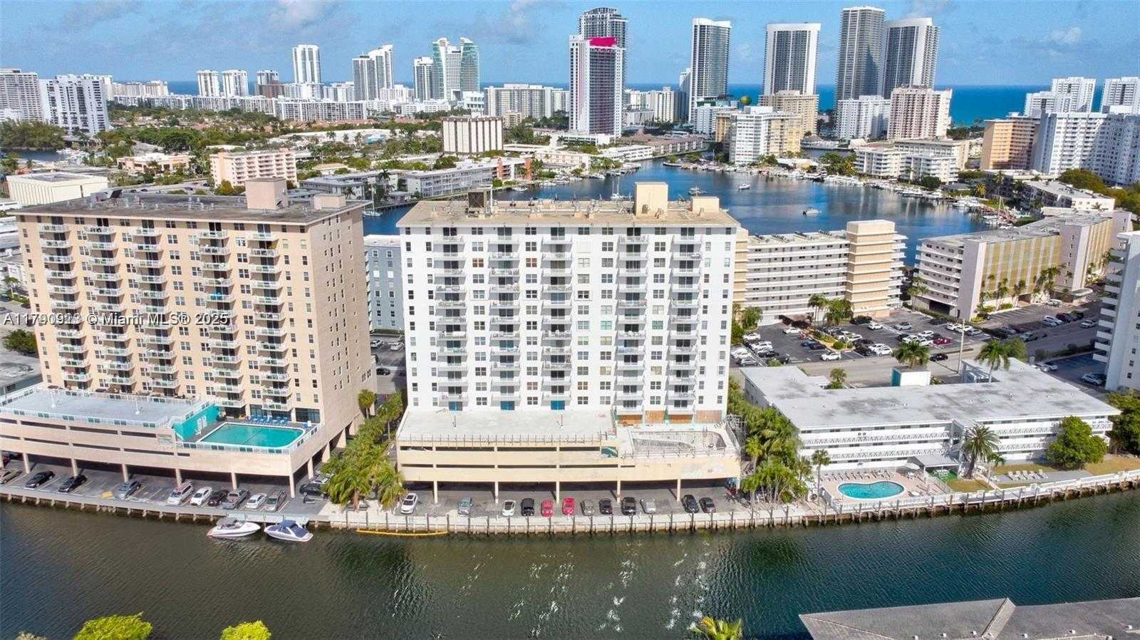 Small Image of 427 GOLDEN ISLES DR #5J, Hallandale Beach Number 41