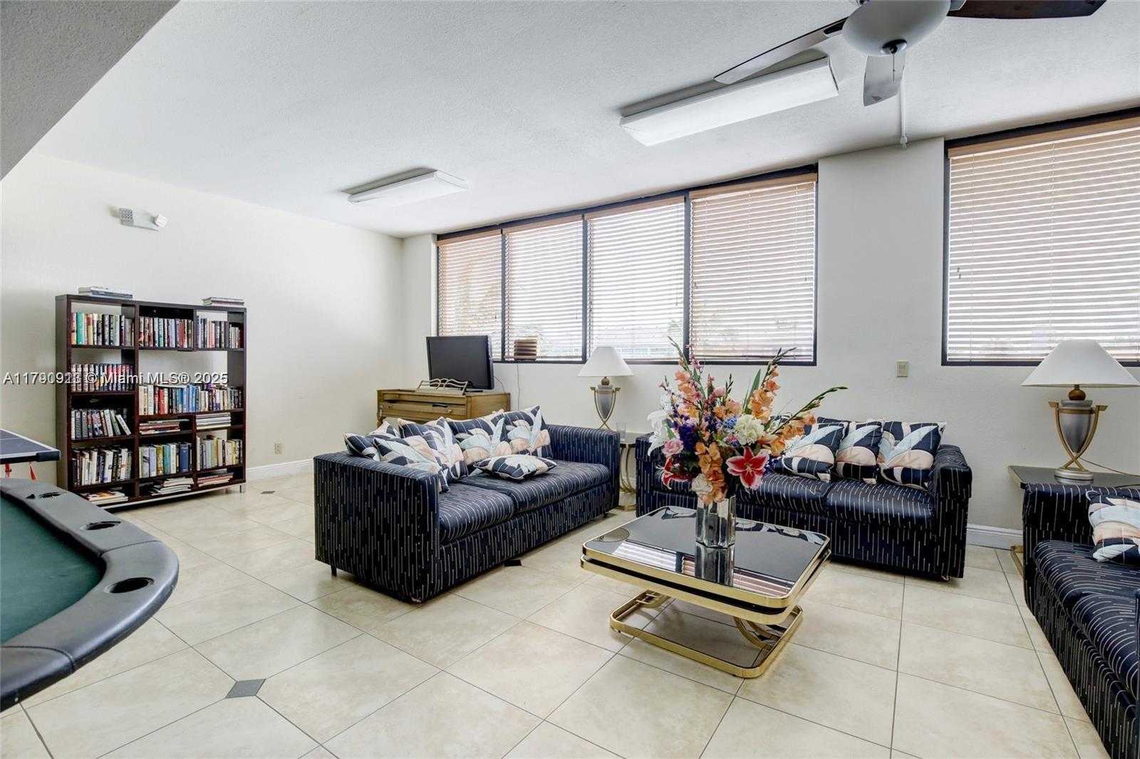 Small Image of 427 GOLDEN ISLES DR #5J, Hallandale Beach Number 45