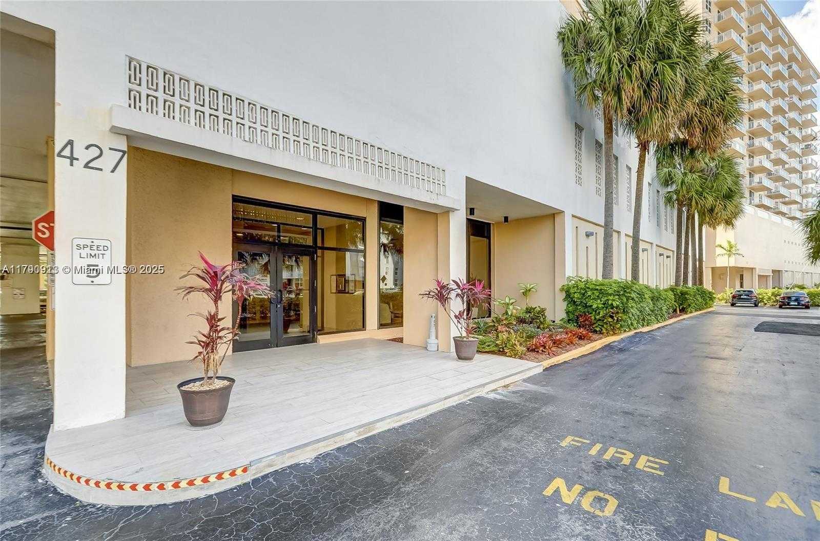 Small Image of 427 GOLDEN ISLES DR #5J, Hallandale Beach Number 47