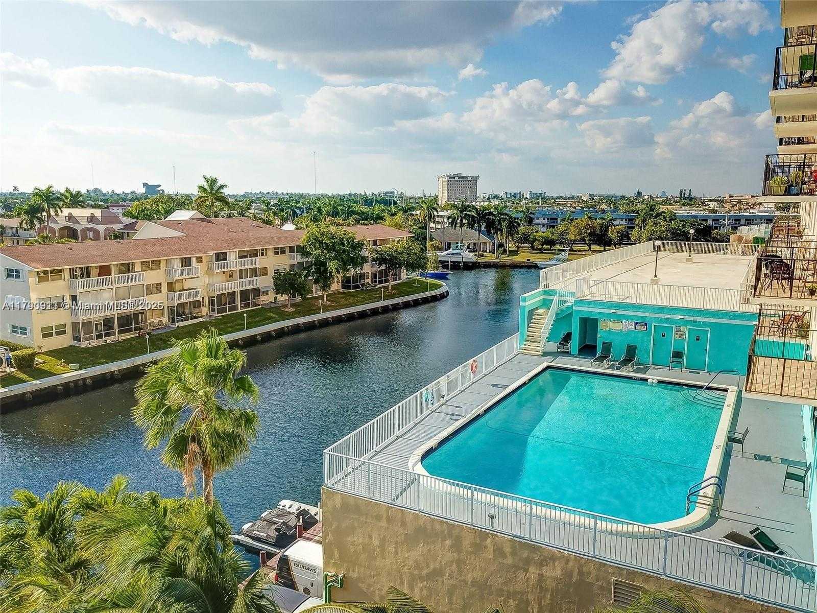 Small Image of 427 GOLDEN ISLES DR #5J, Hallandale Beach Number 48