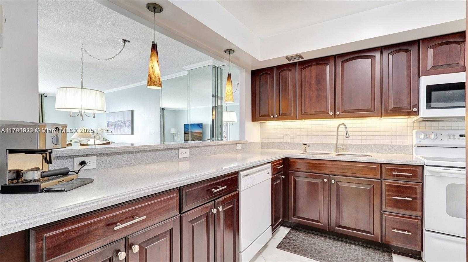 Small Image of 427 GOLDEN ISLES DR #5J, Hallandale Beach Number 5