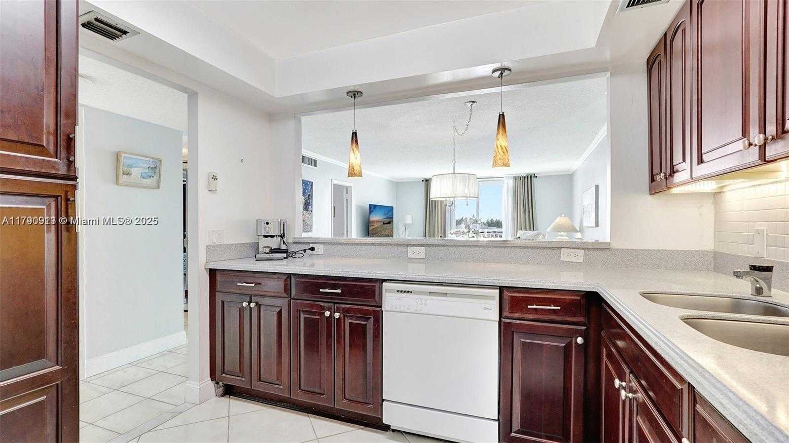 Small Image of 427 GOLDEN ISLES DR #5J, Hallandale Beach Number 6