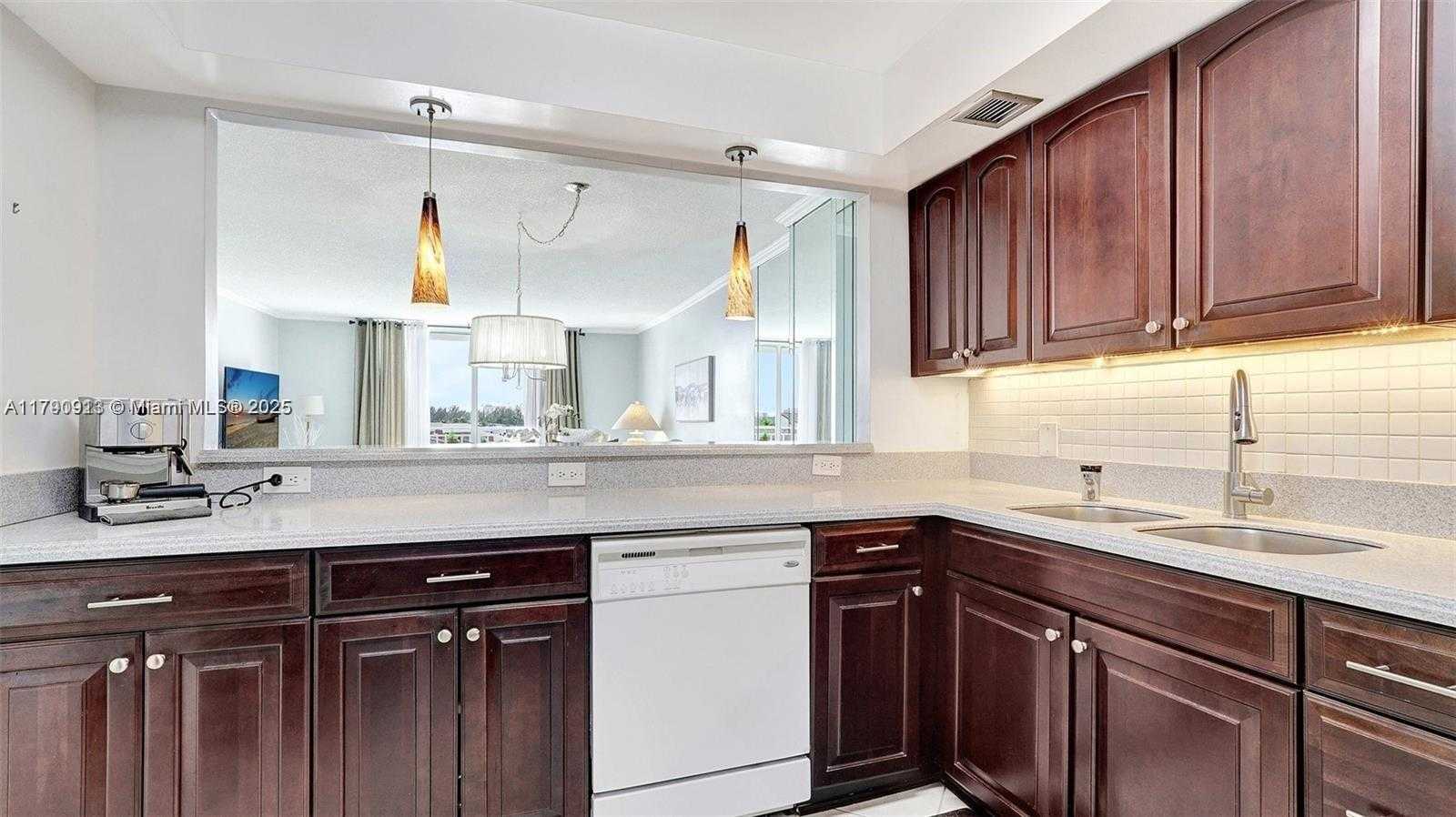 Small Image of 427 GOLDEN ISLES DR #5J, Hallandale Beach Number 7