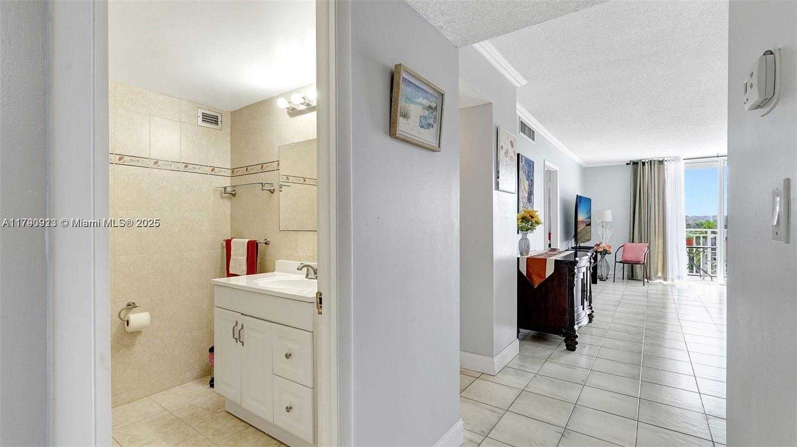 Small Image of 427 GOLDEN ISLES DR #5J, Hallandale Beach Number 9