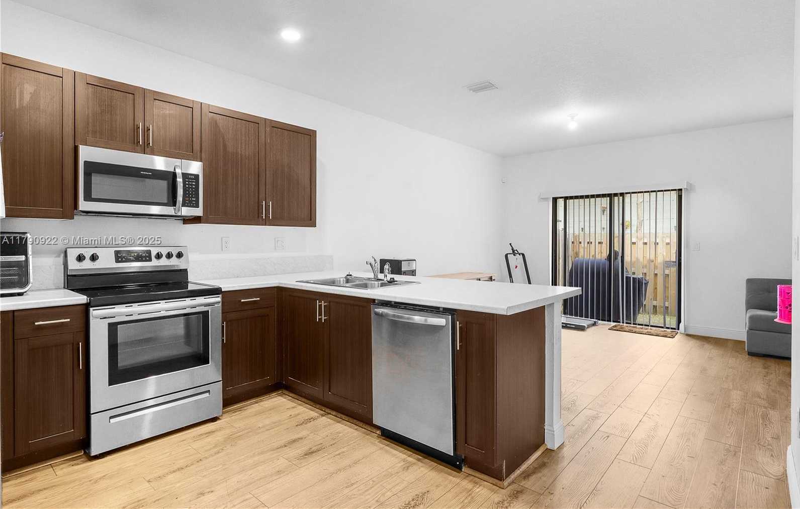 Small Image of 1434 SOUTH WEST 54TH AVE, North Lauderdale Number 17