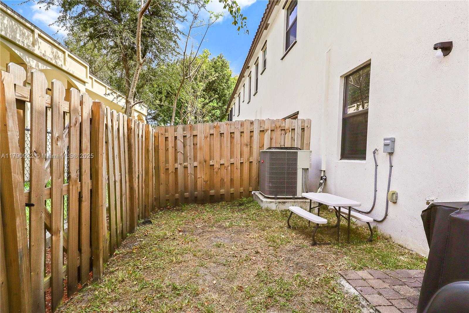 Small Image of 1434 SOUTH WEST 54TH AVE, North Lauderdale Number 28