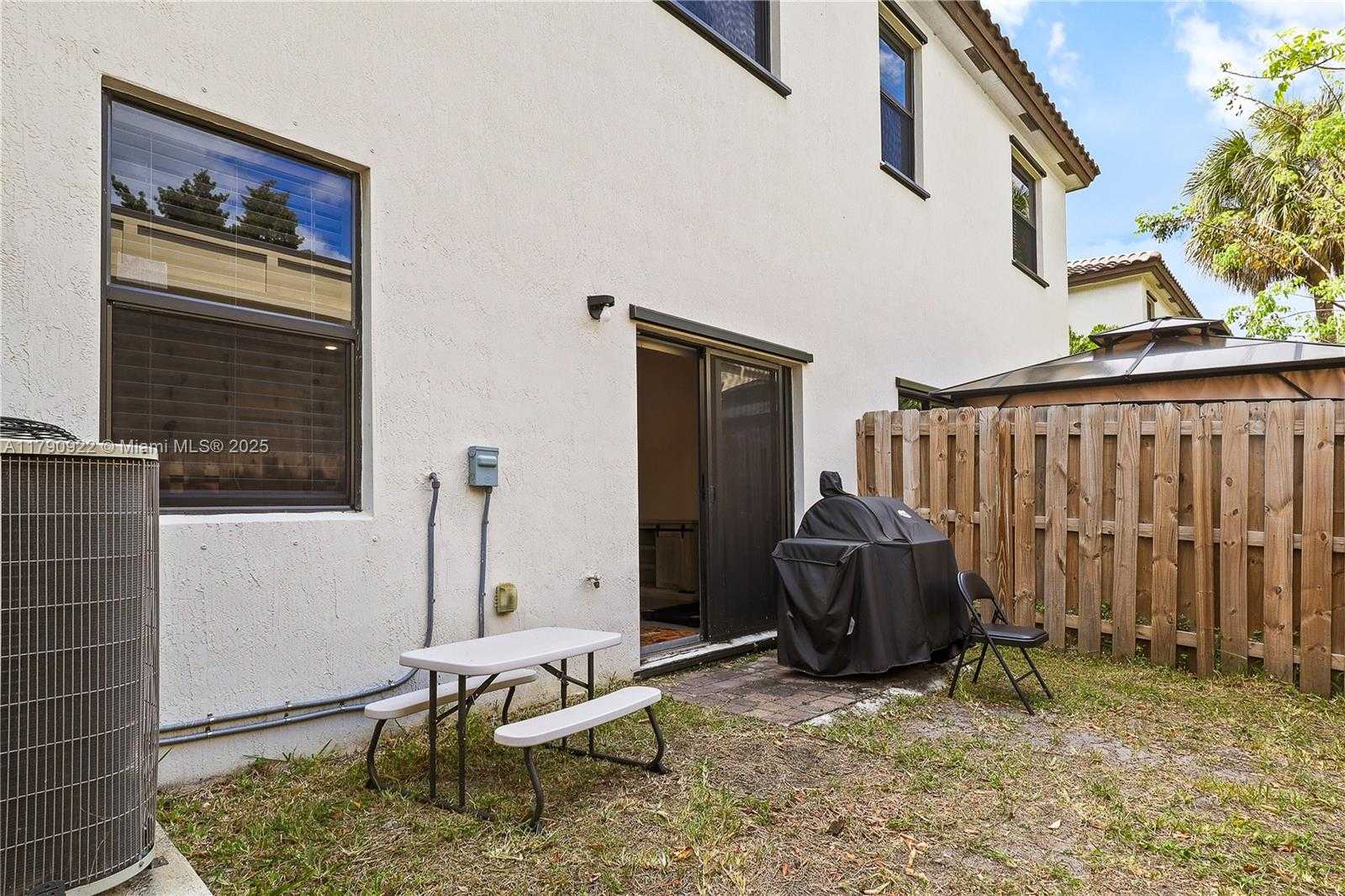 Small Image of 1434 SOUTH WEST 54TH AVE, North Lauderdale Number 29