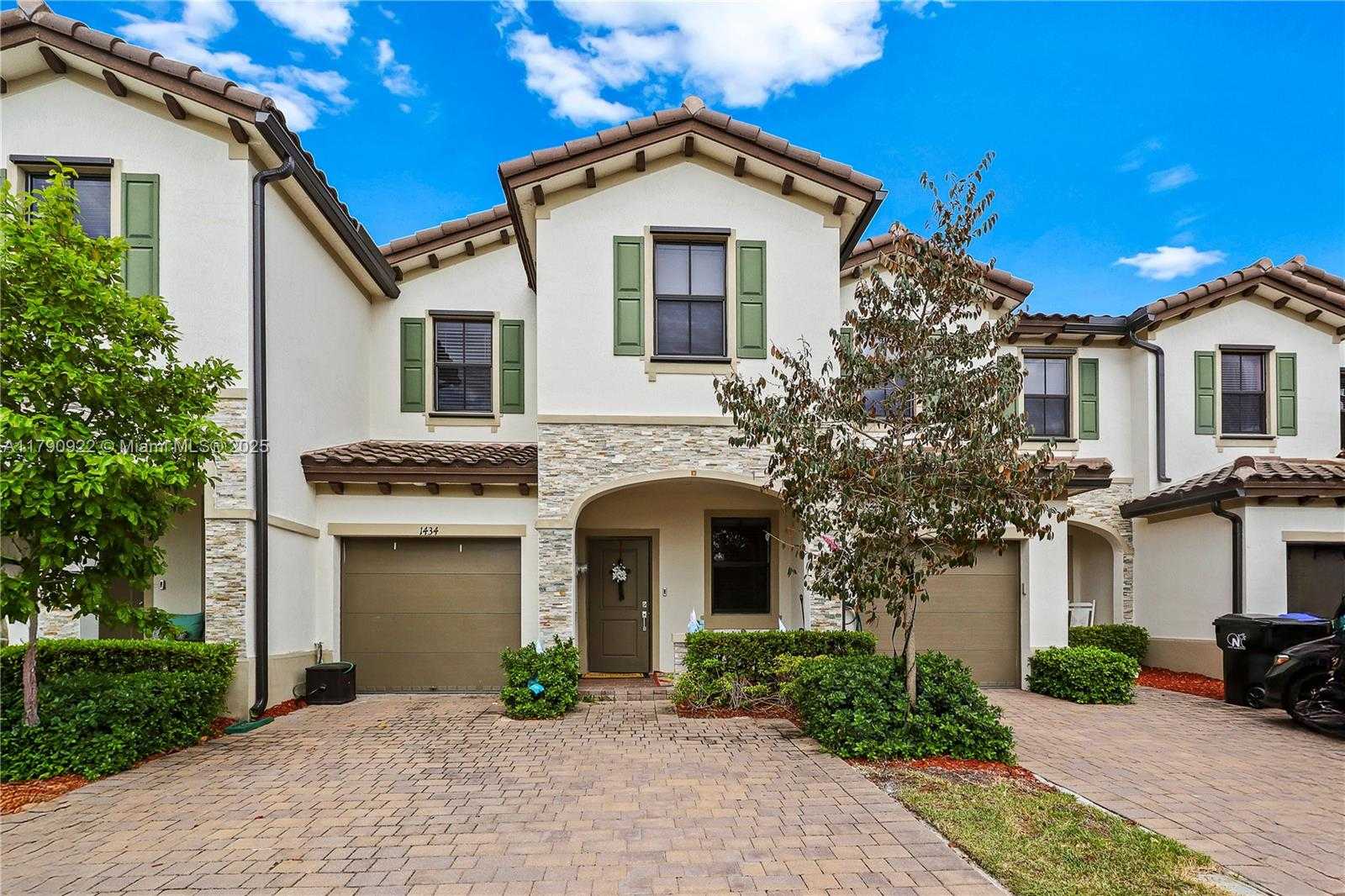 Small Image of 1434 SOUTH WEST 54TH AVE, North Lauderdale Number 3