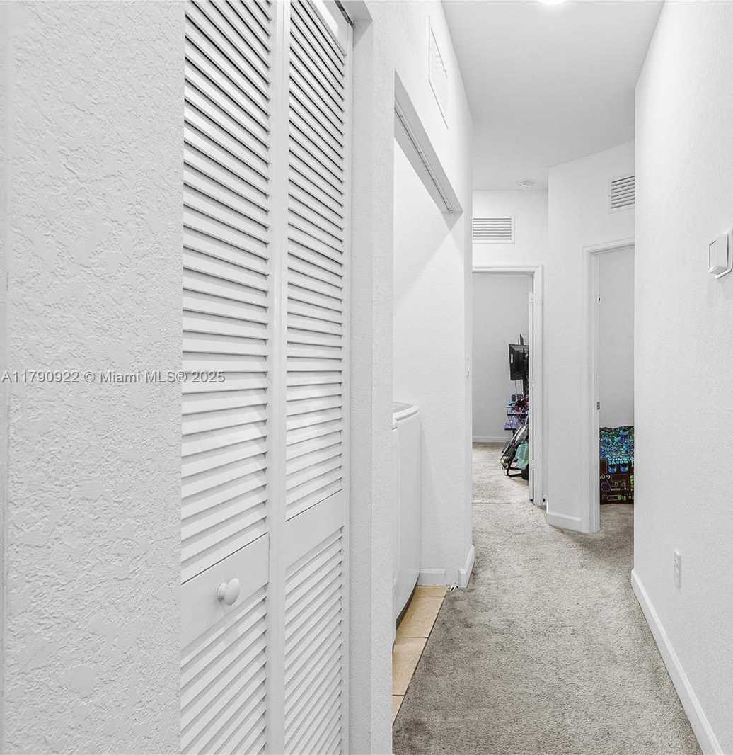 Small Image of 1434 SOUTH WEST 54TH AVE, North Lauderdale Number 34