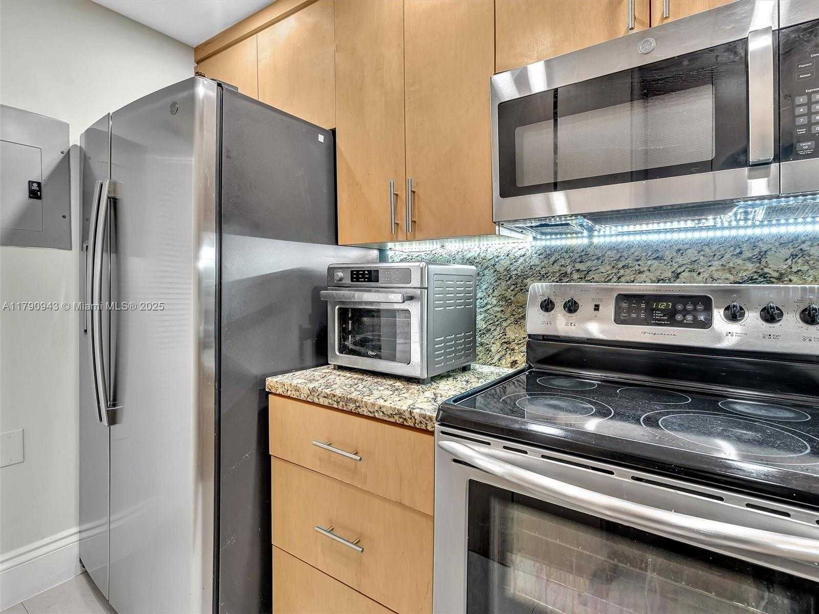 Small Image of 2400 BRICKELL AVE #306D, Miami Number 10
