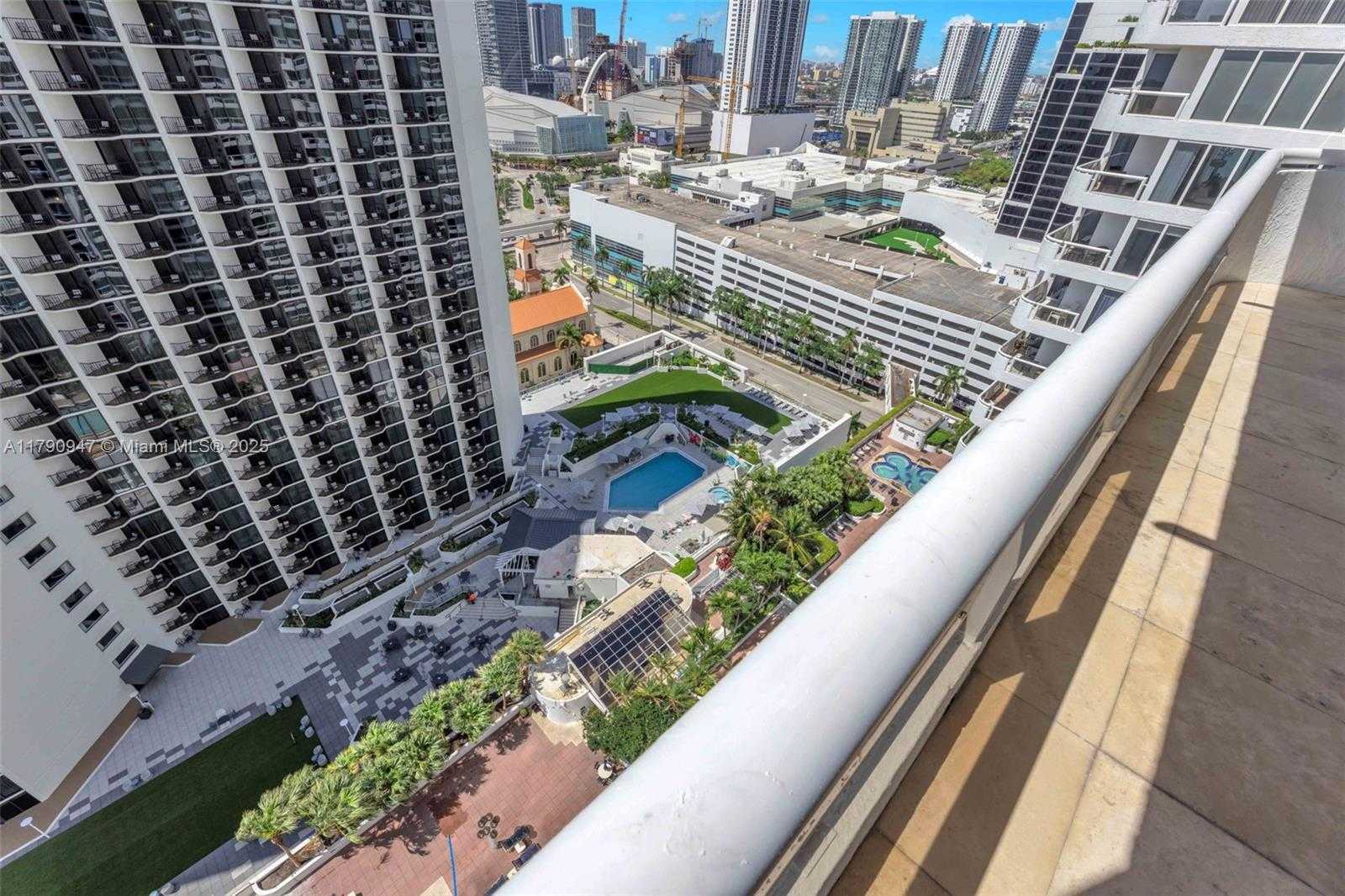 Small Image of 1717 NORTH BAYSHORE DR #A-3144, Miami Number 10