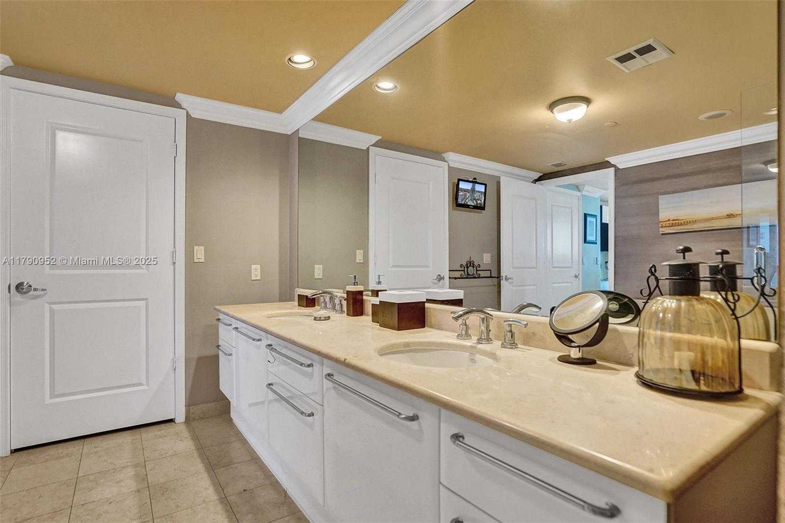 Small Image of 3101 SOUTH OCEAN DR #1003, Hollywood Number 41