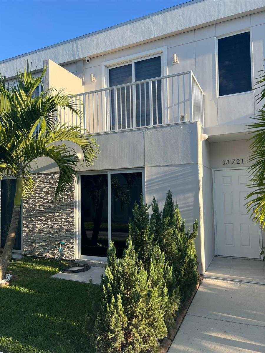 Small Image of 13721 SOUTH WEST 259TH LN, Homestead Number 2