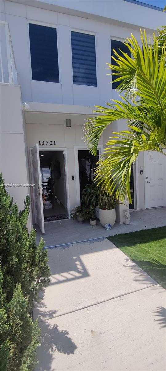 Small Image of 13721 SOUTH WEST 259TH LN, Homestead Number 3