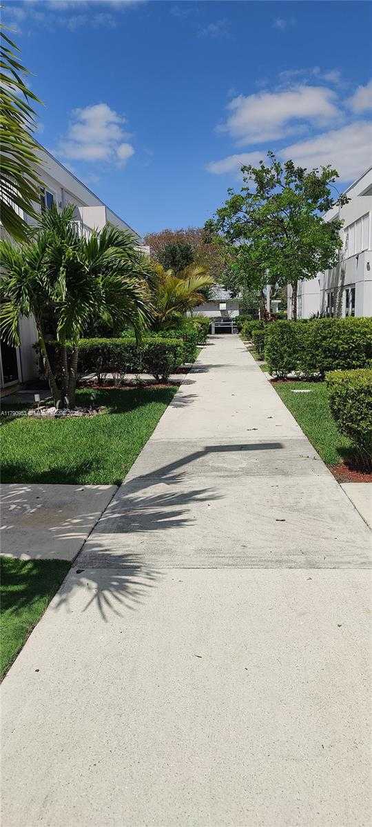 Small Image of 13721 SOUTH WEST 259TH LN, Homestead Number 4