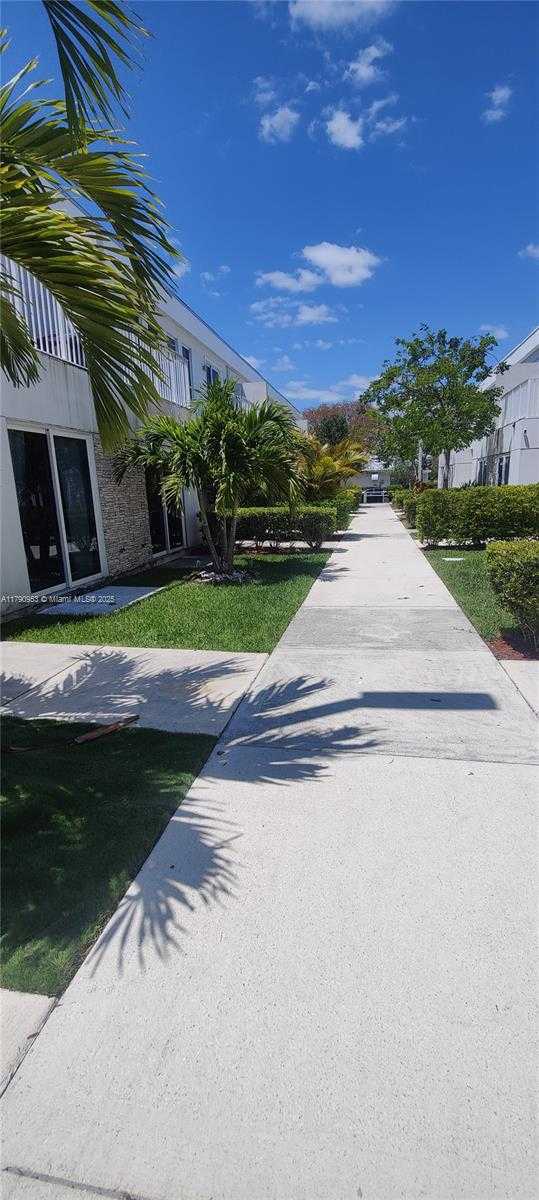 Small Image of 13721 SOUTH WEST 259TH LN, Homestead Number 6