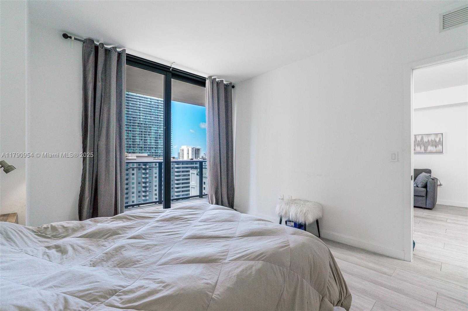 Small Image of 45 SOUTH WEST 9TH ST #1205, Miami Number 12