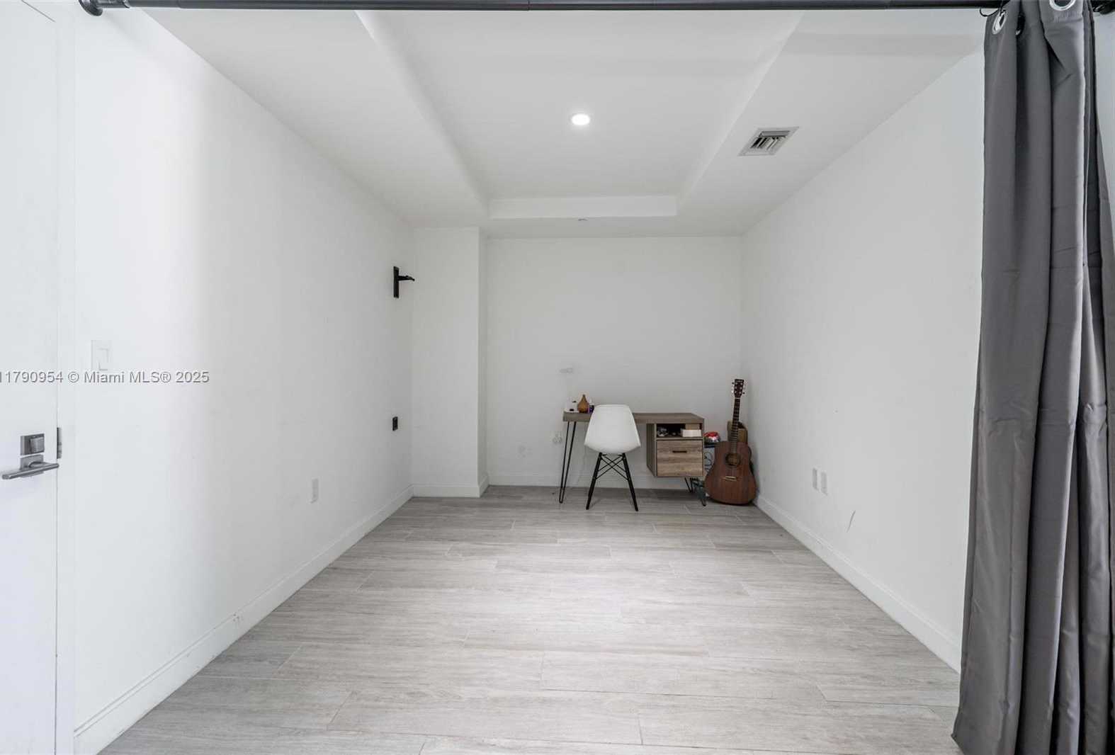 Small Image of 45 SOUTH WEST 9TH ST #1205, Miami Number 16