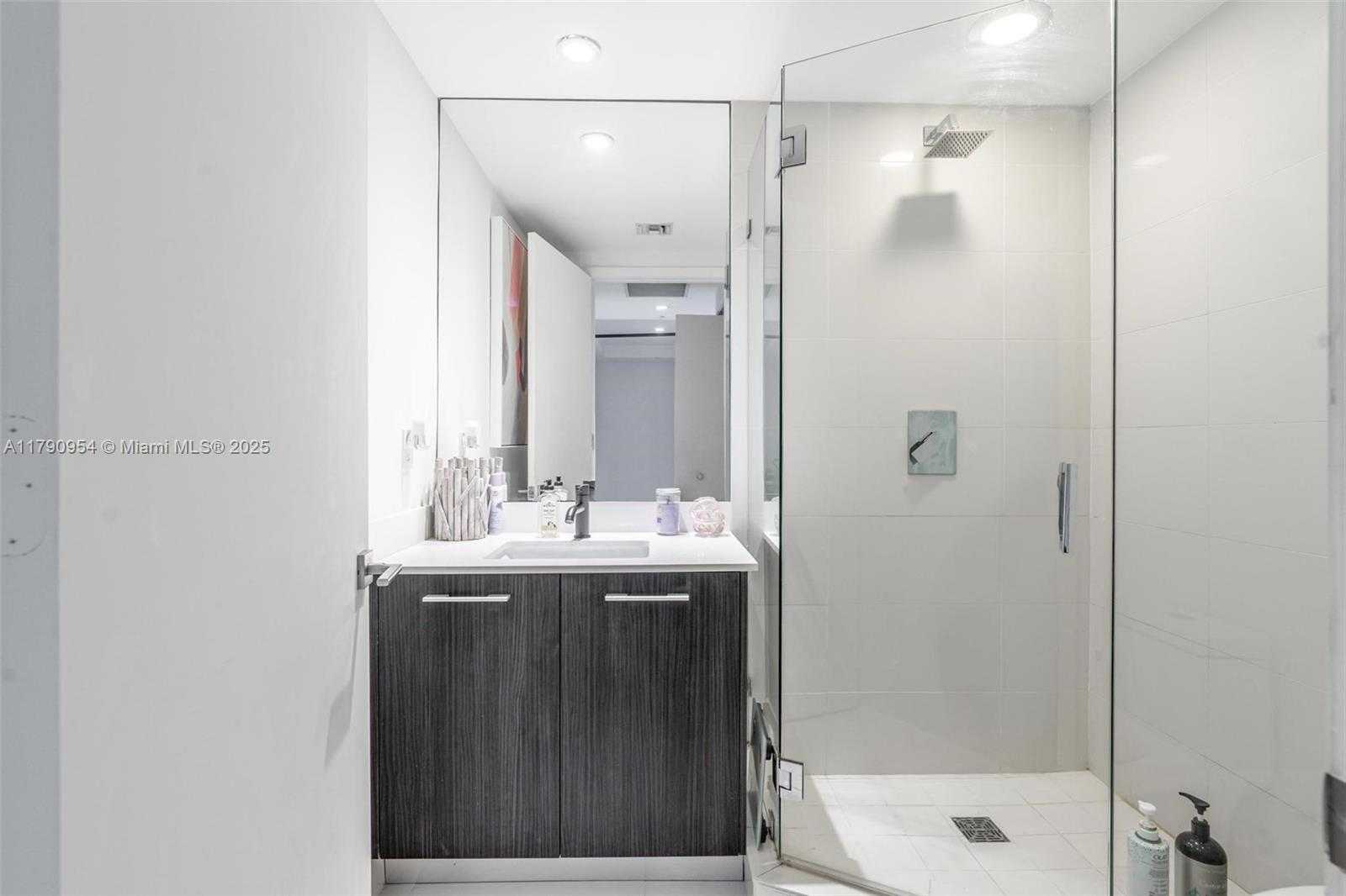 Small Image of 45 SOUTH WEST 9TH ST #1205, Miami Number 18