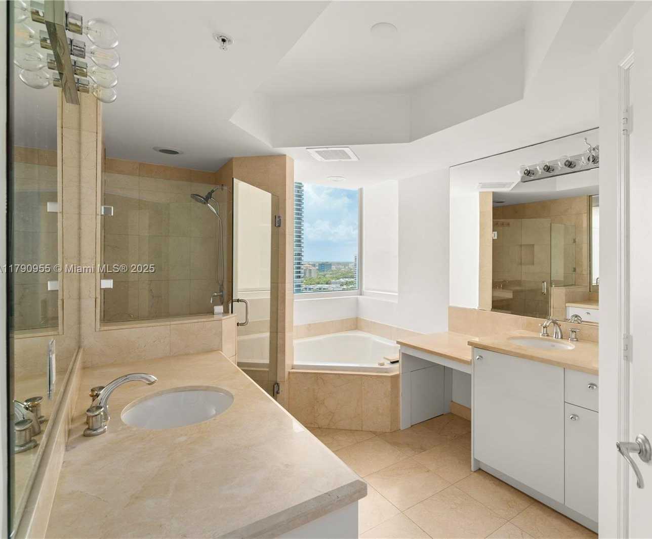 Small Image of Aventura Number 24