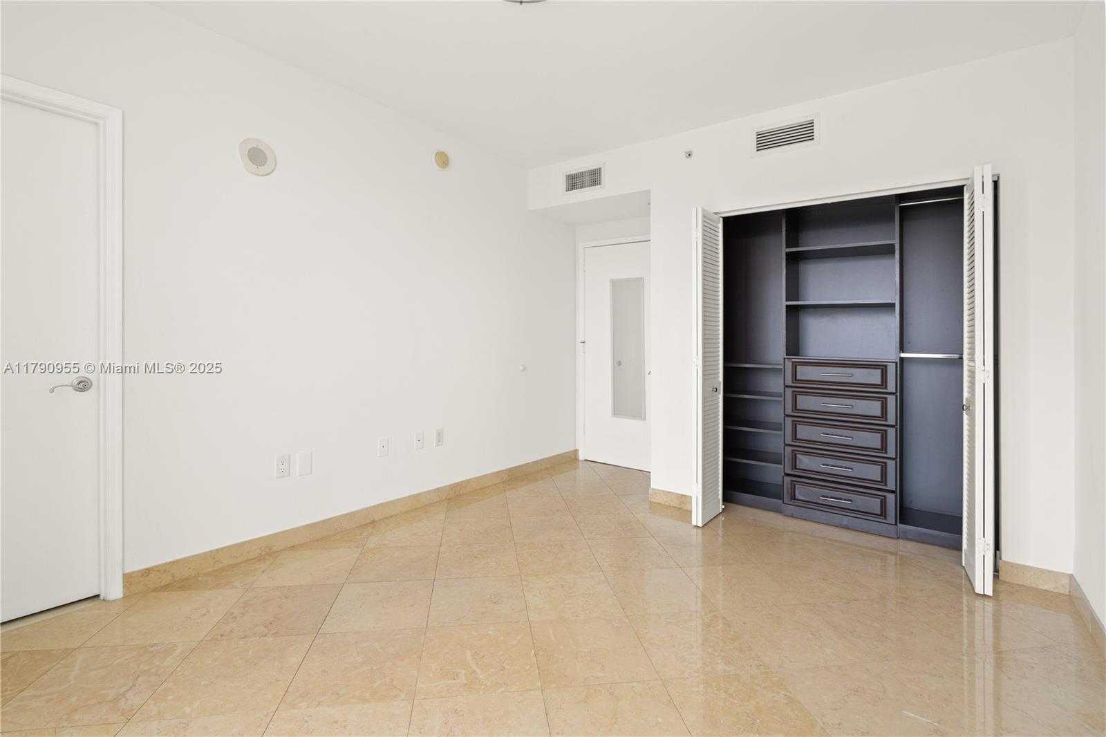Small Image of Aventura Number 29