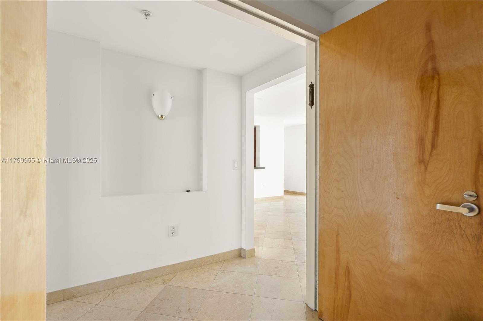 Small Image of Aventura Number 31