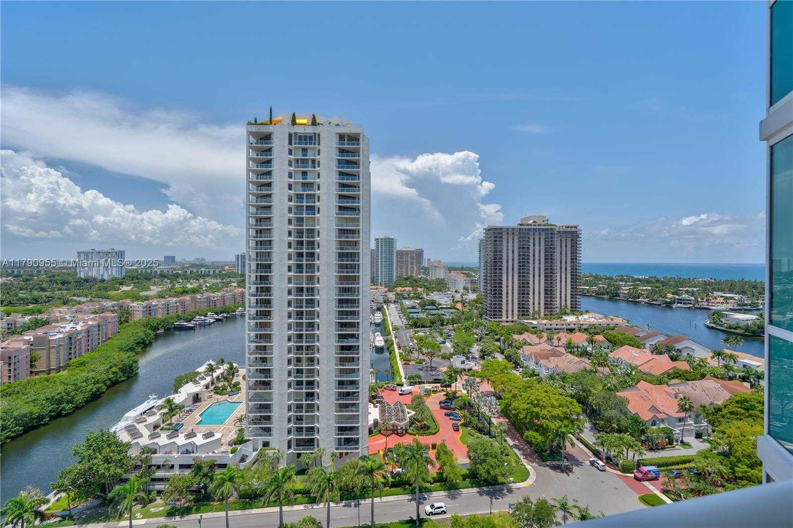 Small Image of Aventura Number 33