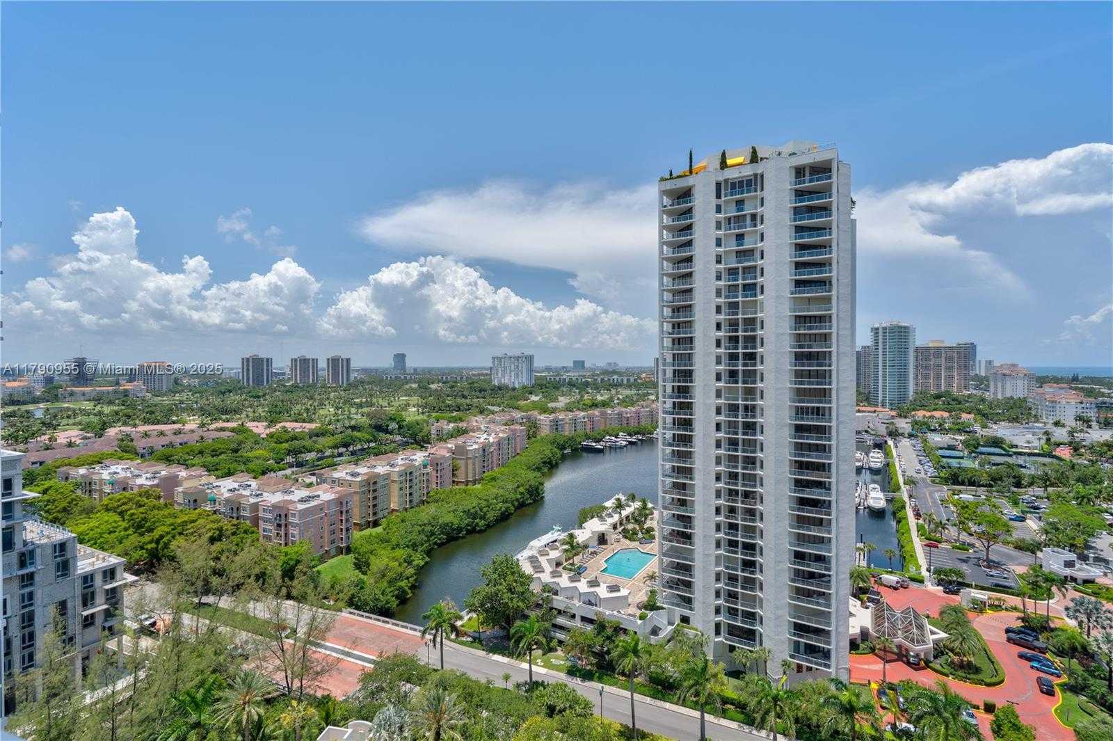 Small Image of Aventura Number 34