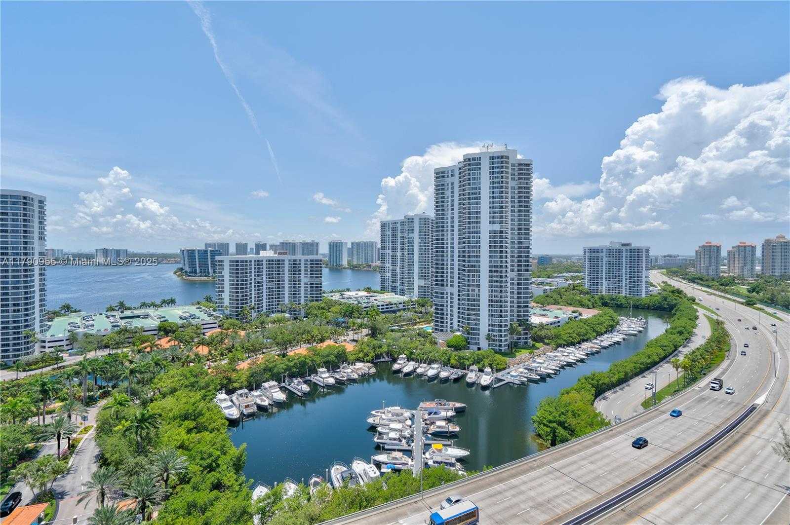 Small Image of Aventura Number 35