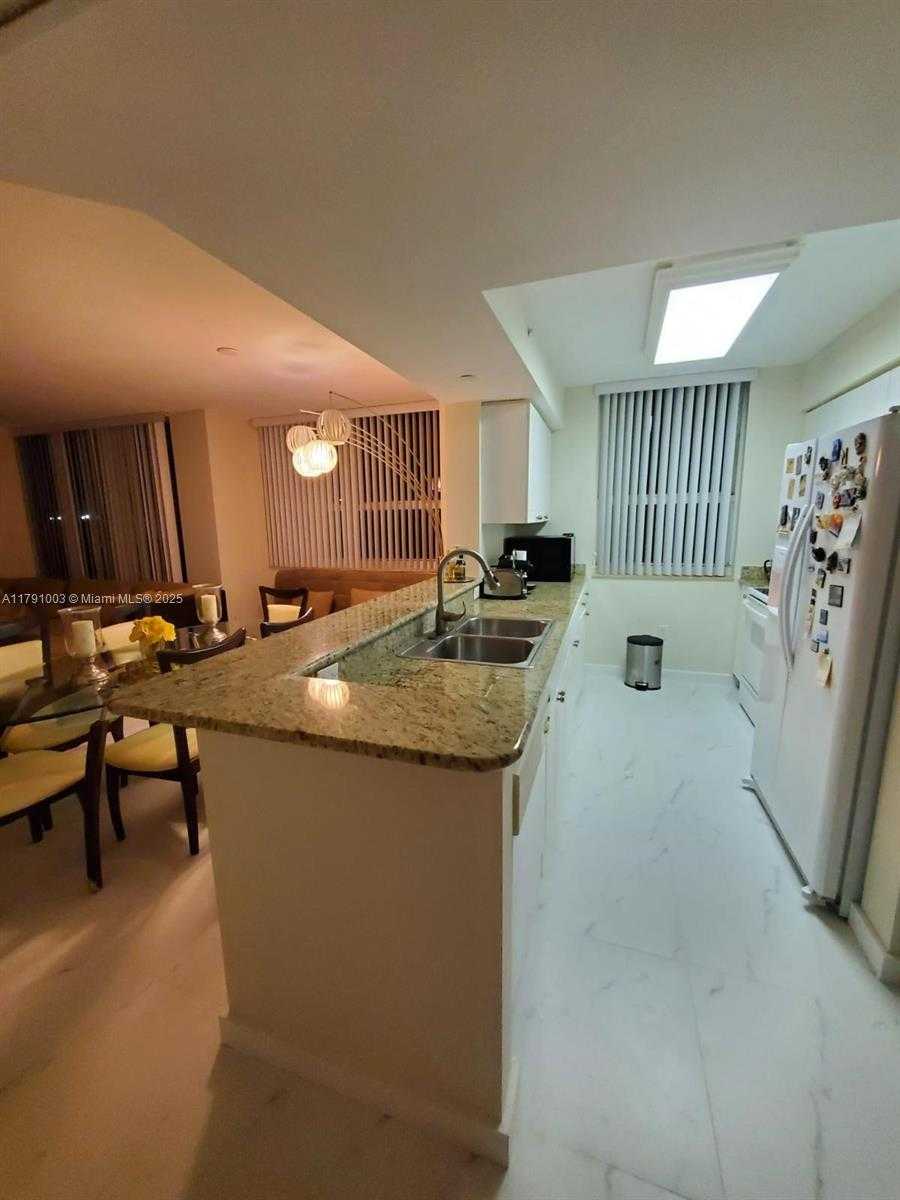 Small Image of 19501 WEST COUNTRY CLUB DR #509, Aventura Number 10