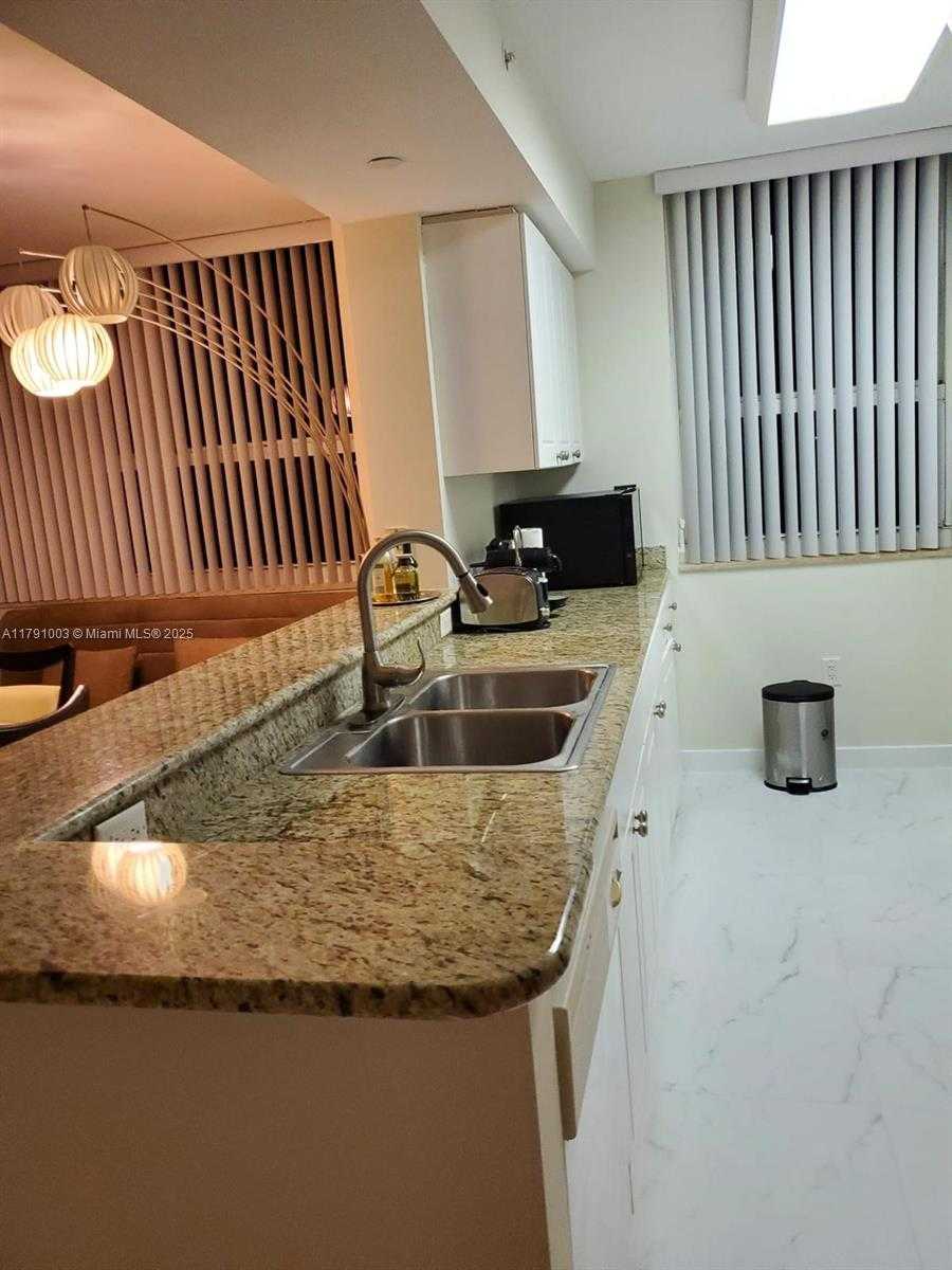 Small Image of 19501 WEST COUNTRY CLUB DR #509, Aventura Number 11