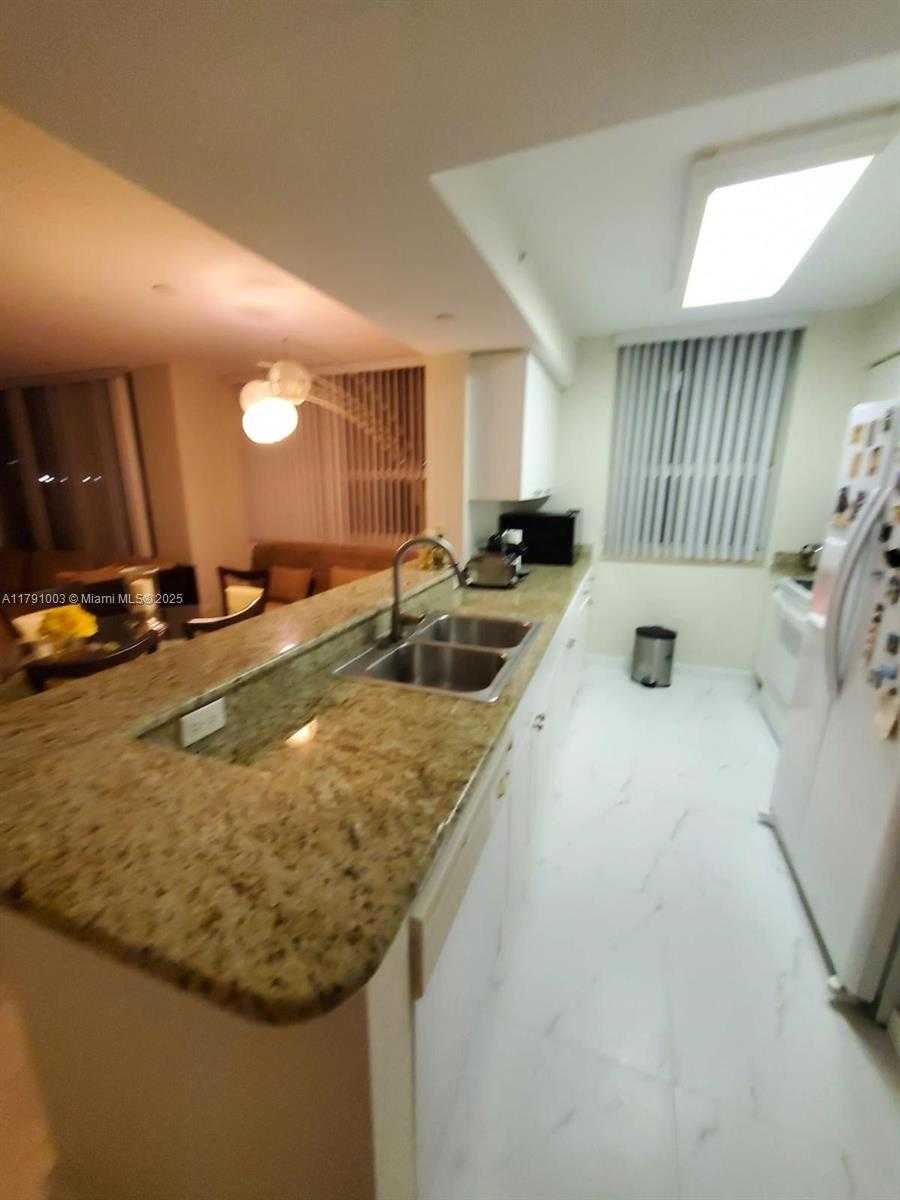Small Image of 19501 WEST COUNTRY CLUB DR #509, Aventura Number 5