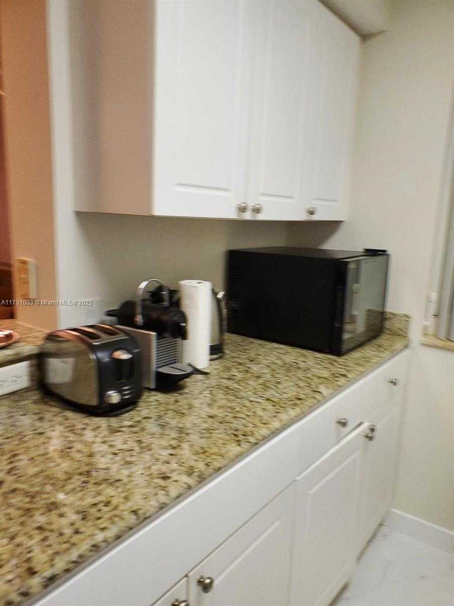 Small Image of 19501 WEST COUNTRY CLUB DR #509, Aventura Number 7