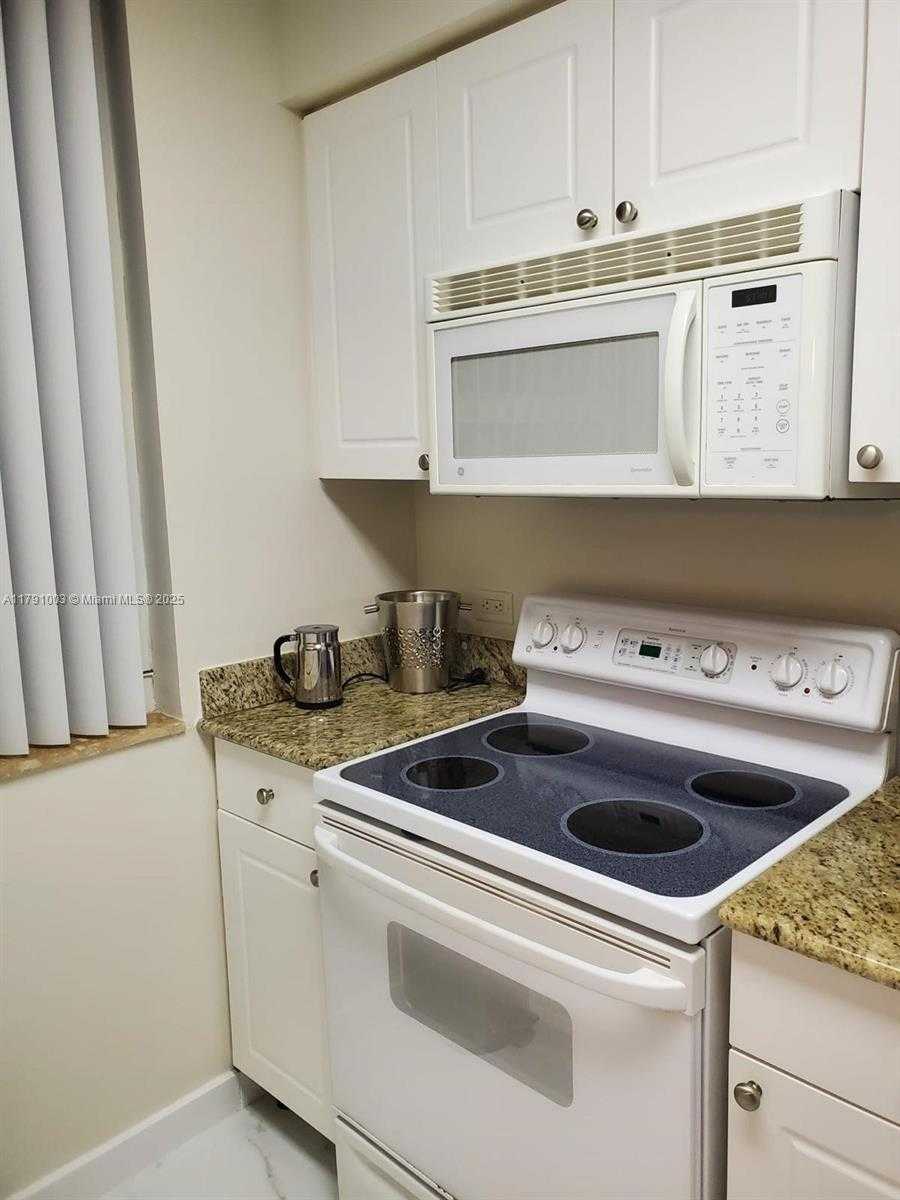 Small Image of 19501 WEST COUNTRY CLUB DR #509, Aventura Number 8