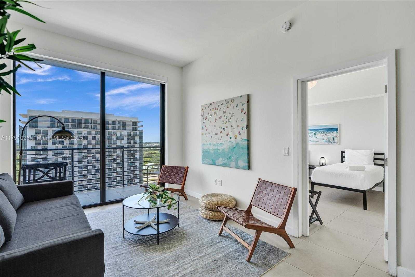 Small Image of 5350 #1804, Doral Number 12