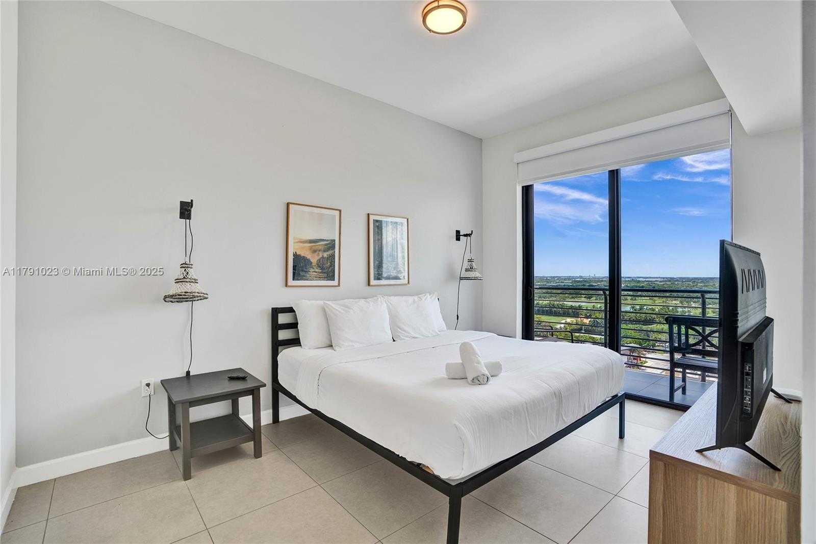 Small Image of 5350 #1804, Doral Number 14