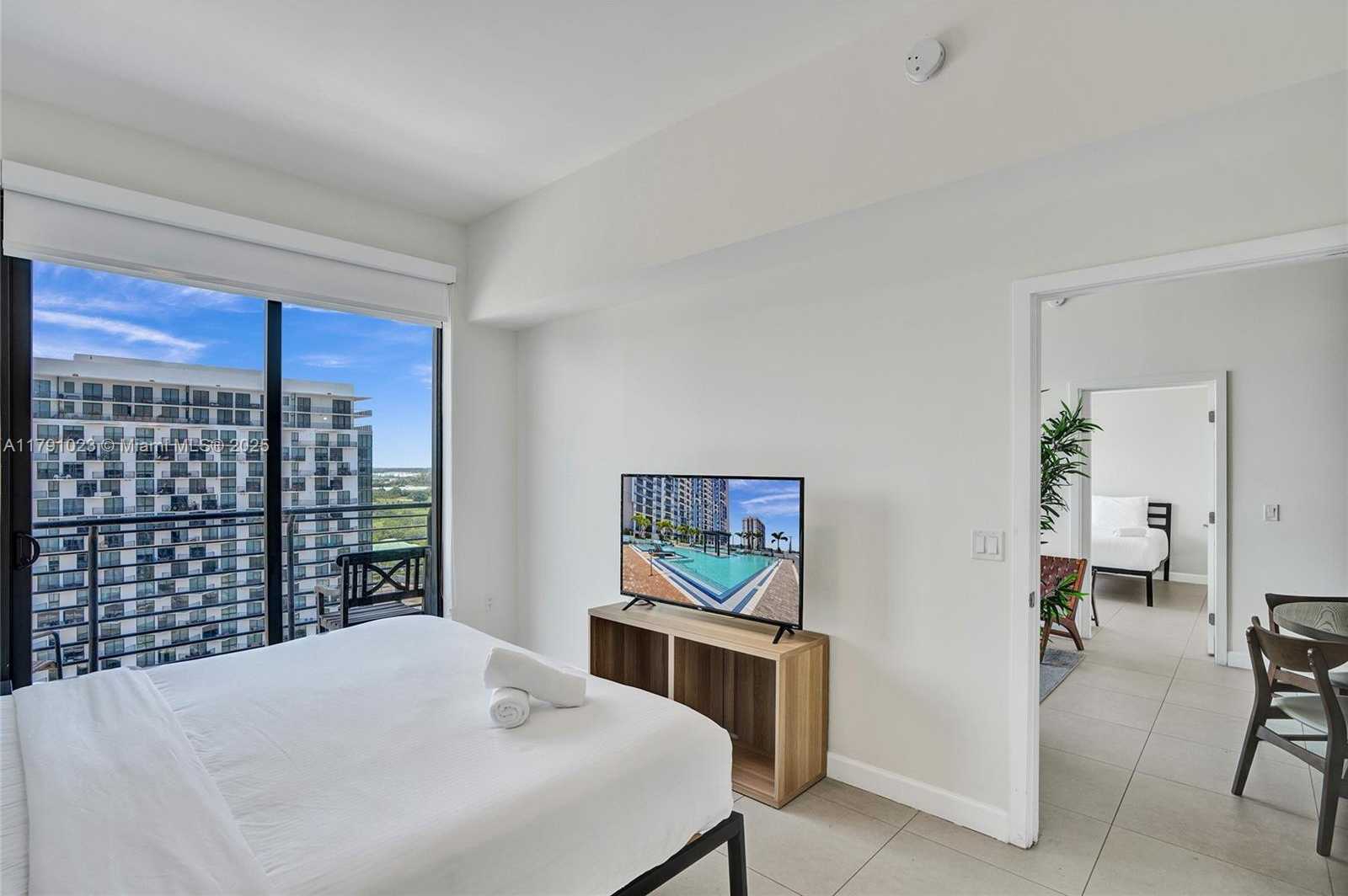 Small Image of 5350 #1804, Doral Number 15
