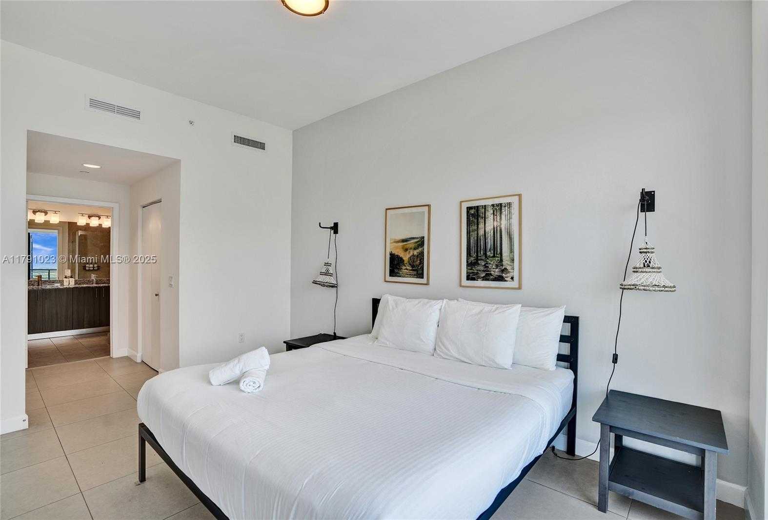 Small Image of 5350 #1804, Doral Number 16