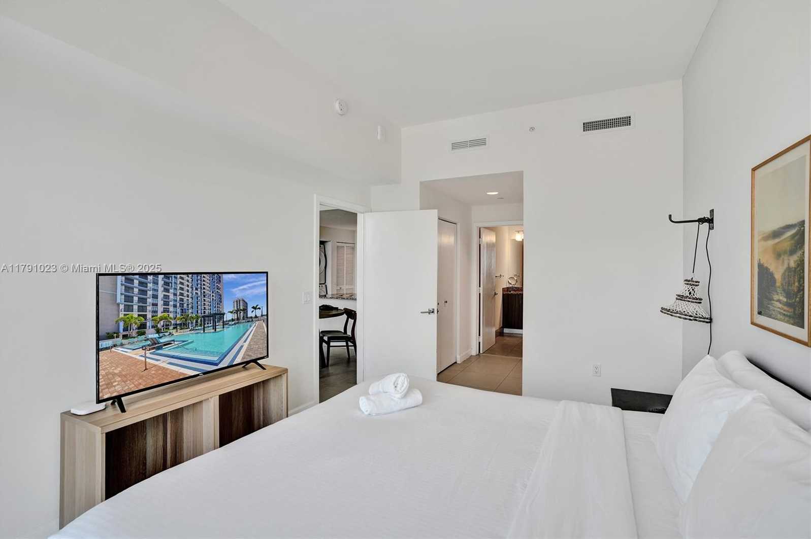 Small Image of 5350 #1804, Doral Number 17