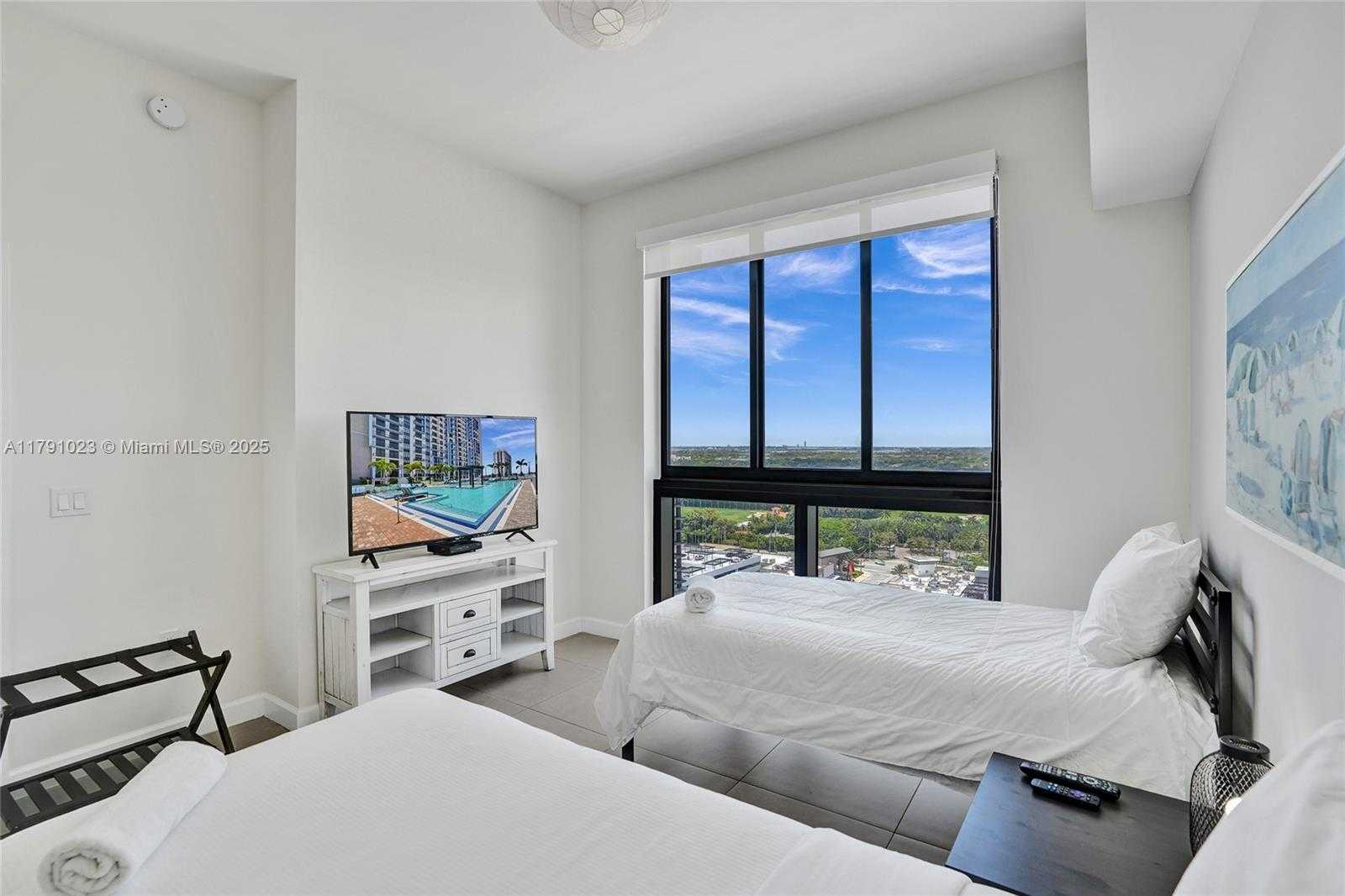 Small Image of 5350 #1804, Doral Number 23