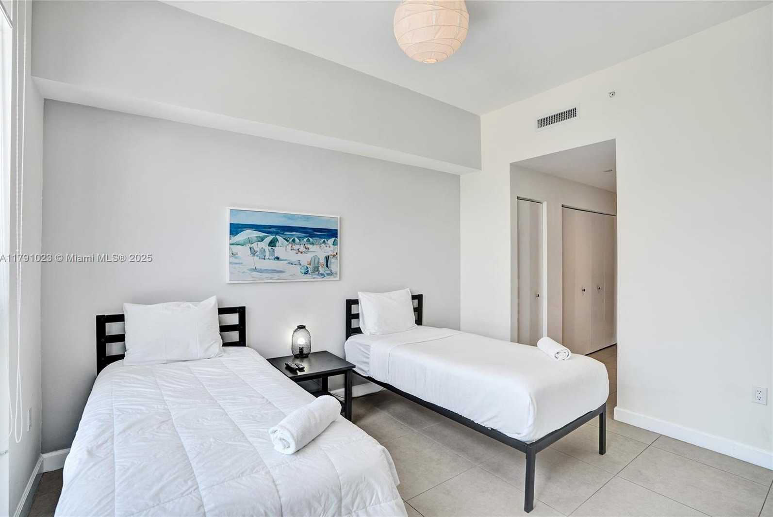 Small Image of 5350 #1804, Doral Number 24