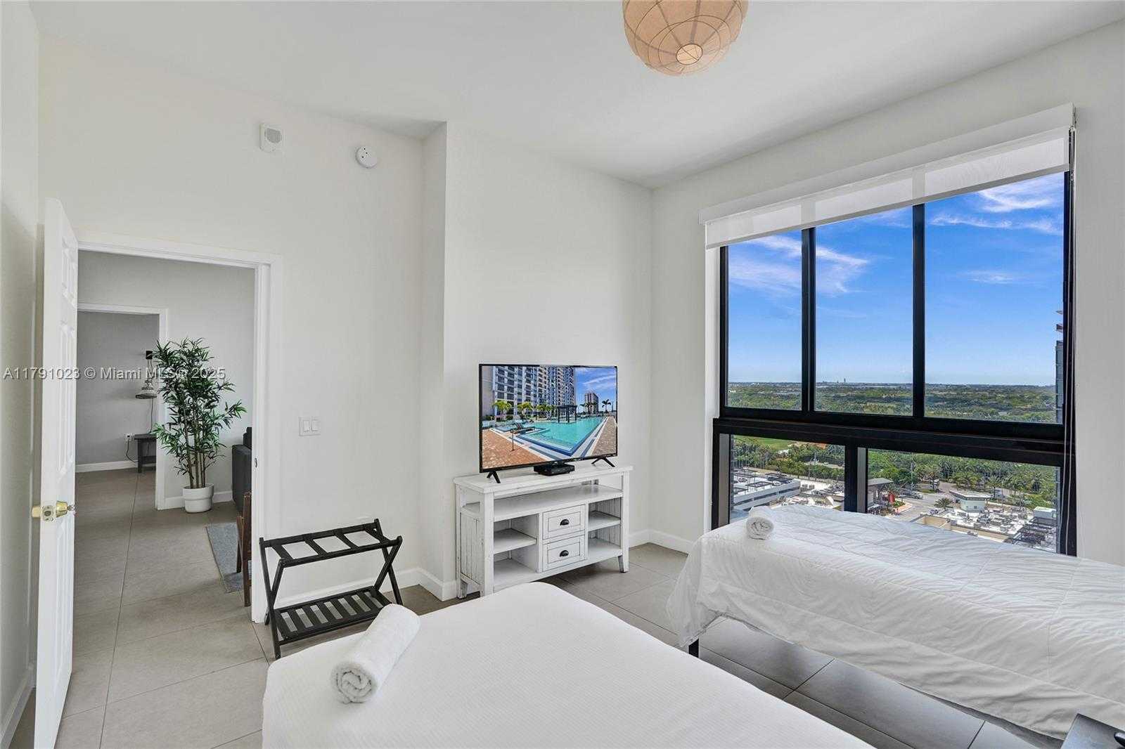 Small Image of 5350 #1804, Doral Number 25