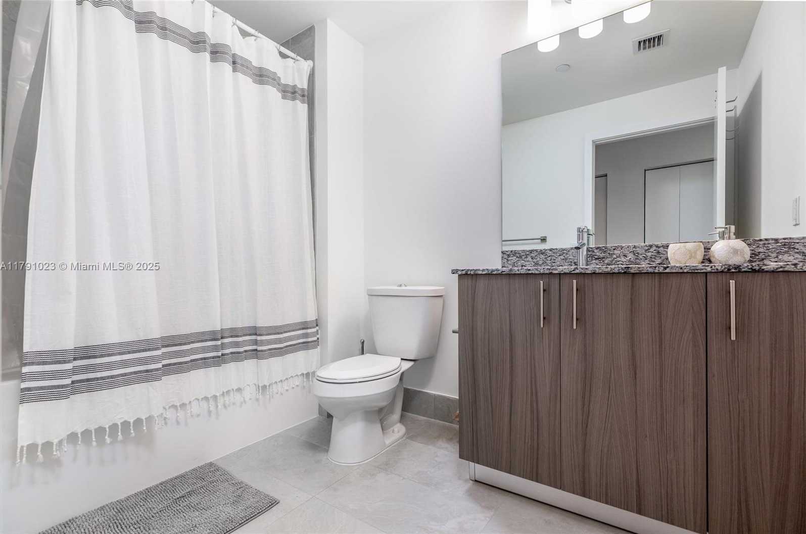 Small Image of 5350 #1804, Doral Number 27