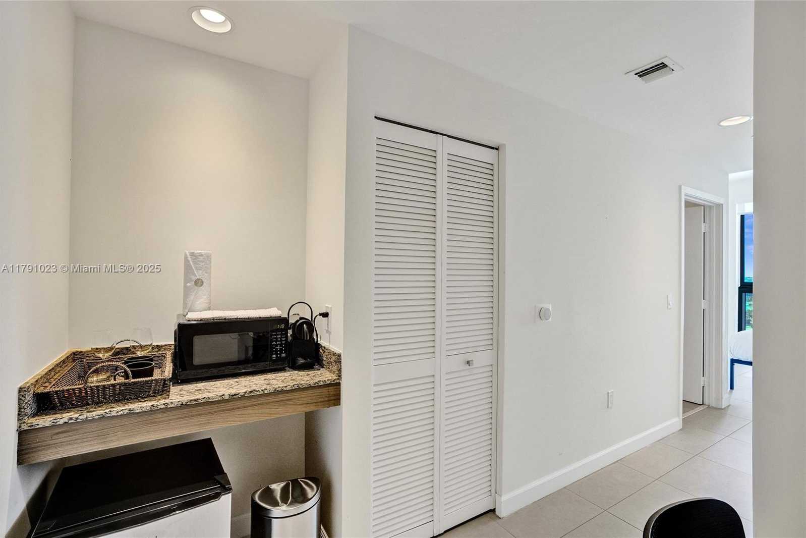 Small Image of 5350 #1804, Doral Number 29