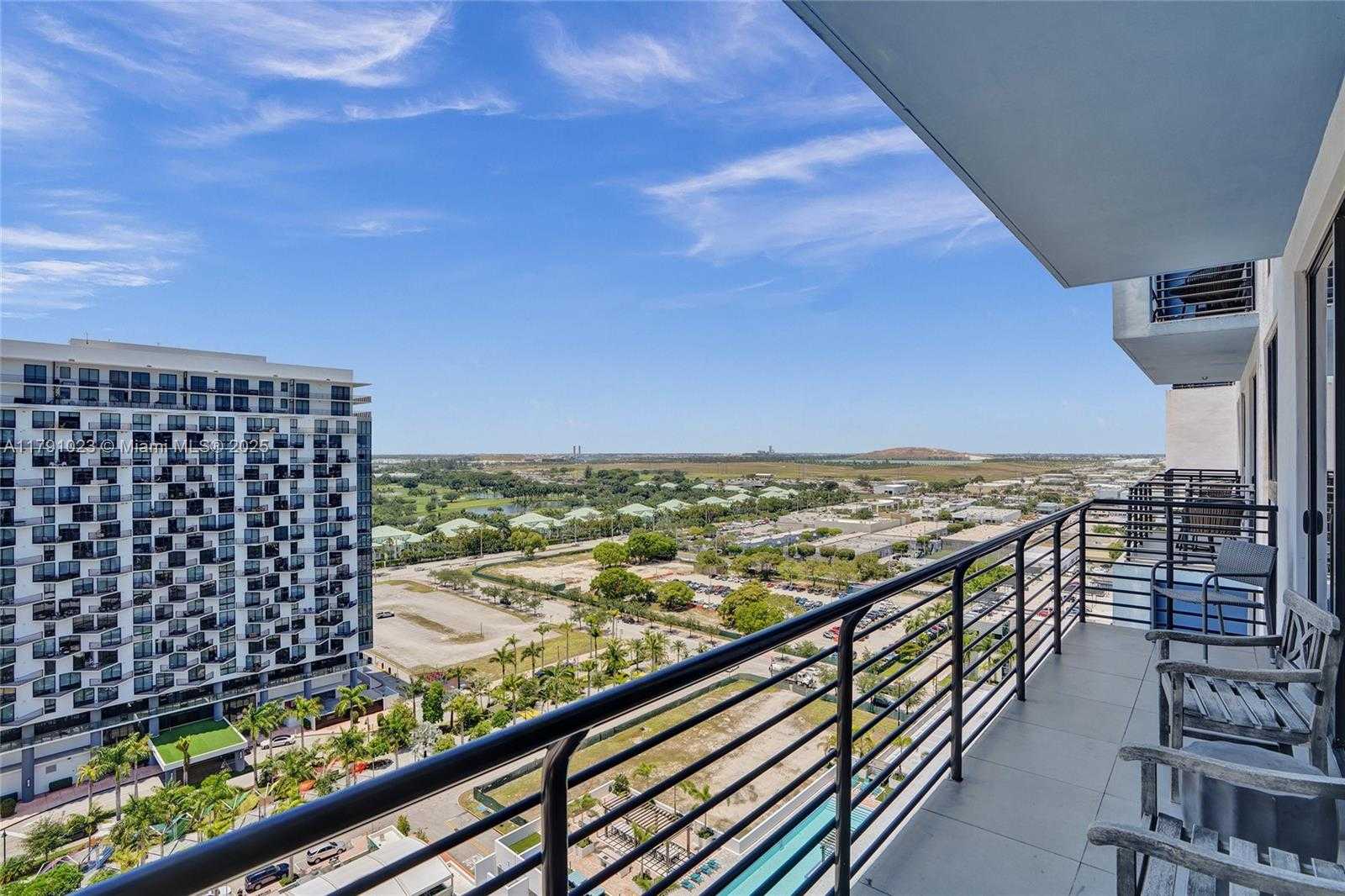 Small Image of 5350 #1804, Doral Number 32