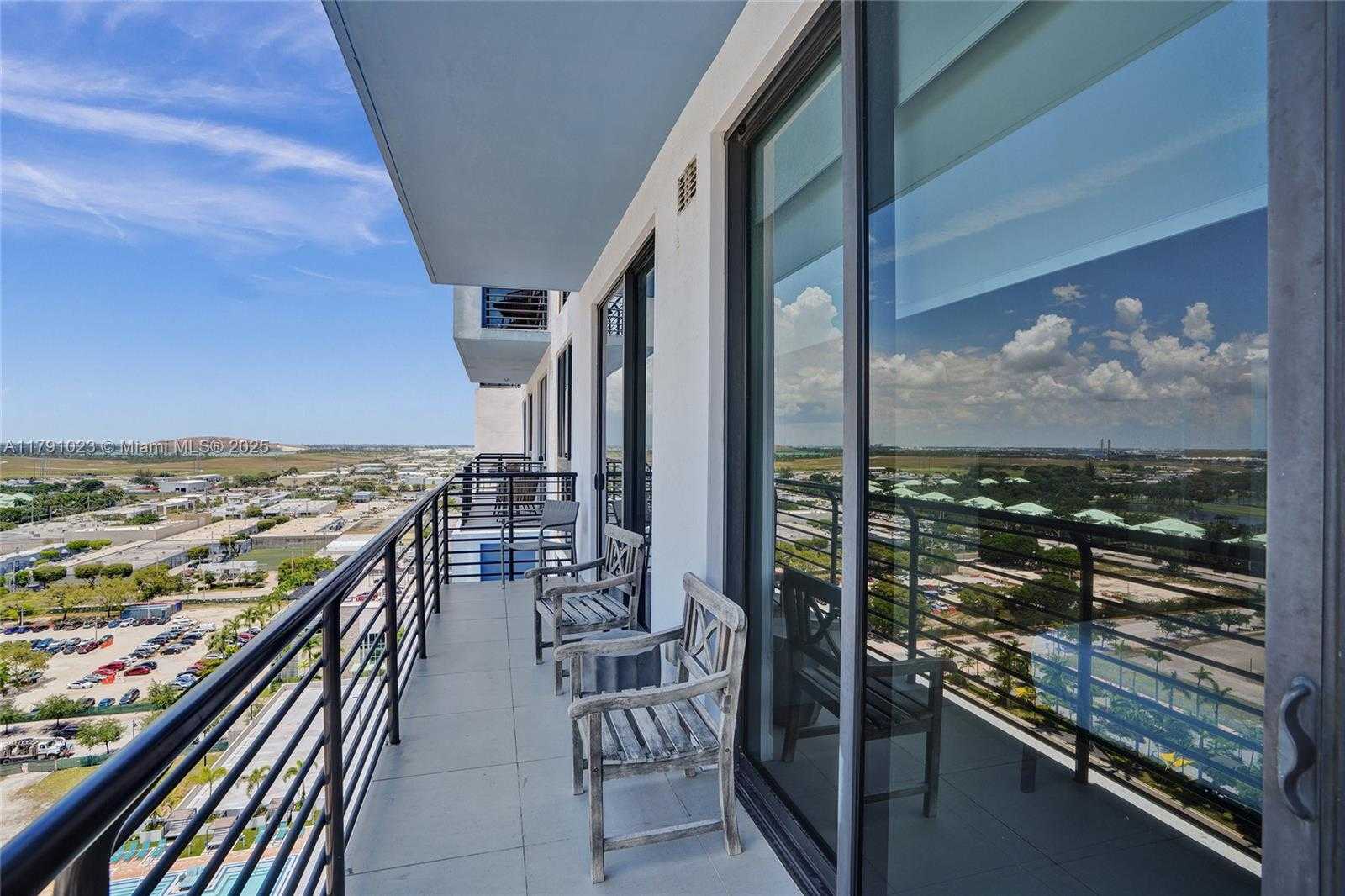 Small Image of 5350 #1804, Doral Number 33