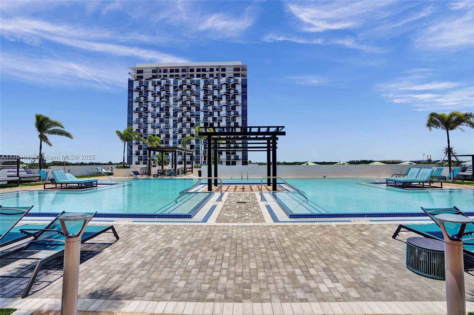 Small Image of 5350 #1804, Doral Number 35