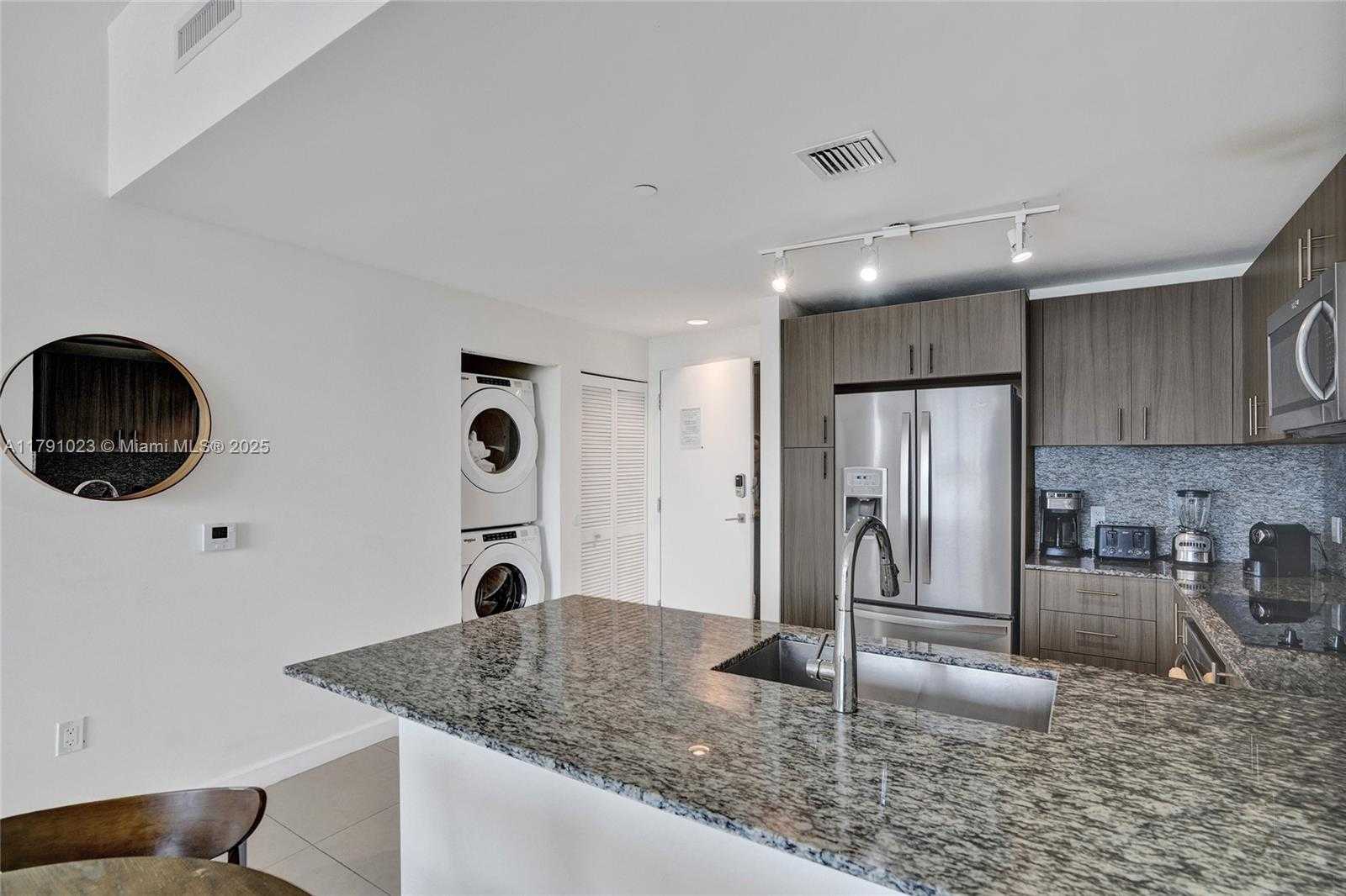 Small Image of 5350 #1804, Doral Number 9